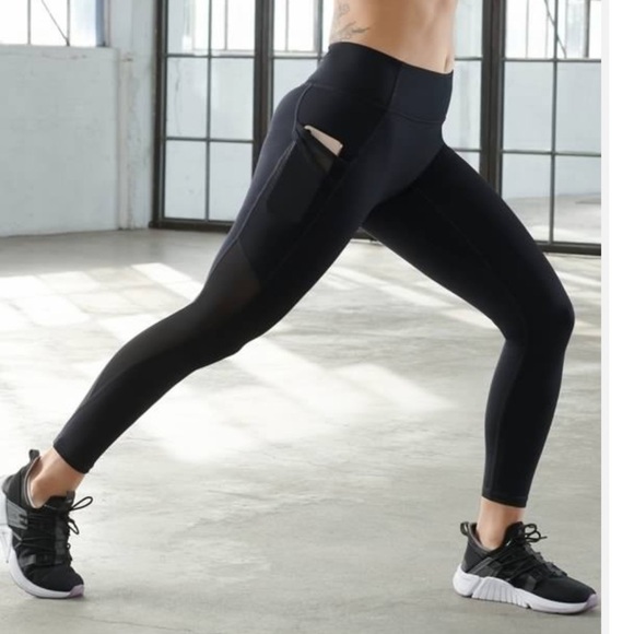 Fabletics Trinity mid rise pocket leggings 7/8 length, new, medium, black - Picture 5 of 10